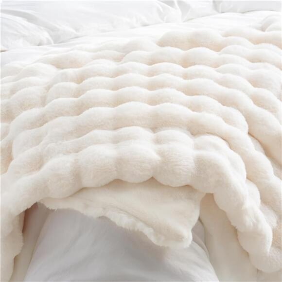 Faux Fur Throw Blanket Fuzzy Bubble Blanket, Soft,Cozy and Thick Blanket Plush - Picture 4 of 7